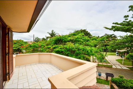 Casa para alugar com 315m², 6 quartos e 4 vagas Casa para alugar com 315m², 6 quartos e 4 vagasVista