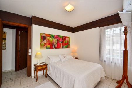 Casa para alugar com 315m², 6 quartos e 4 vagas Casa para alugar com 315m², 6 quartos e 4 vagasQuarto