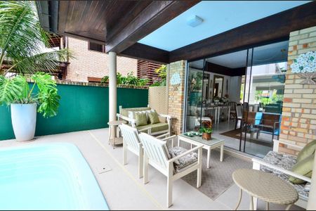 Casa para alugar com 315m², 6 quartos e 4 vagas Casa para alugar com 315m², 6 quartos e 4 vagasÁrea externa