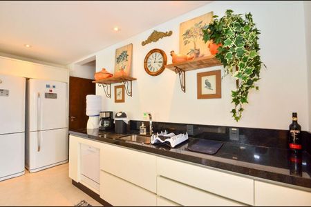 Casa para alugar com 315m², 6 quartos e 4 vagas Casa para alugar com 315m², 6 quartos e 4 vagasCozinha