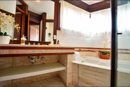 Casa para alugar com 315m², 6 quartos e 4 vagas Casa para alugar com 315m², 6 quartos e 4 vagasBanheiro