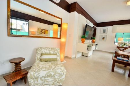 Casa para alugar com 315m², 6 quartos e 4 vagas Casa para alugar com 315m², 6 quartos e 4 vagasSala