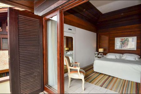 Casa para alugar com 315m², 6 quartos e 4 vagas Casa para alugar com 315m², 6 quartos e 4 vagasQuarto