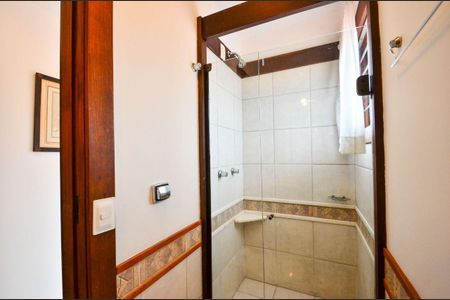 Casa para alugar com 315m², 6 quartos e 4 vagas Casa para alugar com 315m², 6 quartos e 4 vagasBanheiro