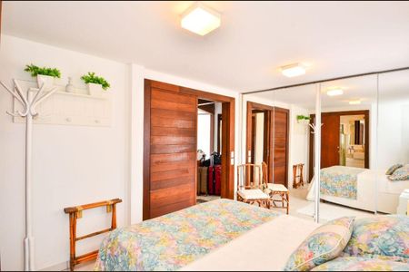 Casa para alugar com 315m², 6 quartos e 4 vagas Casa para alugar com 315m², 6 quartos e 4 vagasQuarto