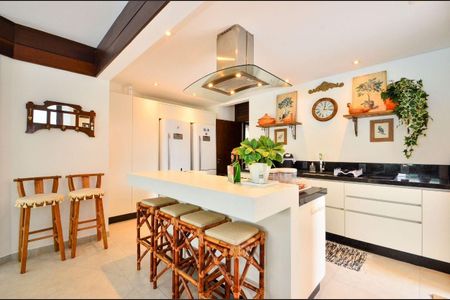 Casa para alugar com 315m², 6 quartos e 4 vagas Casa para alugar com 315m², 6 quartos e 4 vagasCozinha