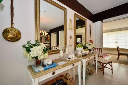 Casa para alugar com 315m², 6 quartos e 4 vagas Casa para alugar com 315m², 6 quartos e 4 vagasSala