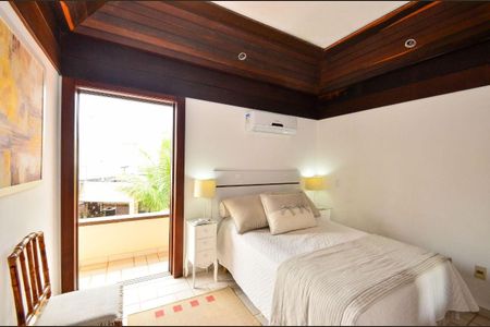 Casa para alugar com 315m², 6 quartos e 4 vagas Casa para alugar com 315m², 6 quartos e 4 vagasQuarto