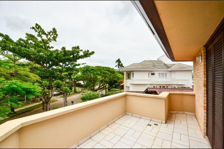 Casa para alugar com 315m², 6 quartos e 4 vagas Casa para alugar com 315m², 6 quartos e 4 vagasVaranda