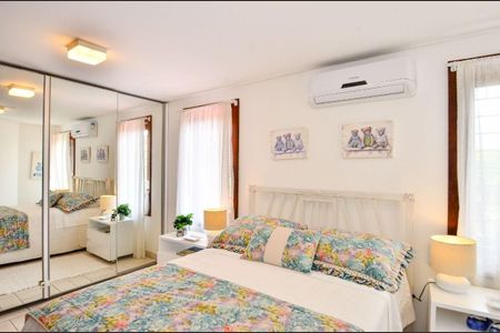 Casa para alugar com 315m², 6 quartos e 4 vagas Casa para alugar com 315m², 6 quartos e 4 vagasQuarto