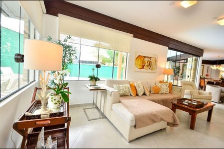 Casa para alugar com 315m², 6 quartos e 4 vagas Casa para alugar com 315m², 6 quartos e 4 vagasSala