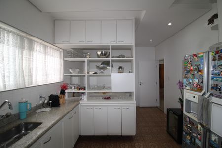 Casa à venda com 183m², 2 quartos e 2 vagasCozinha