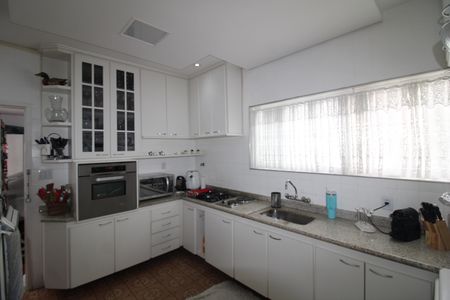 Casa à venda com 183m², 2 quartos e 2 vagasCozinha