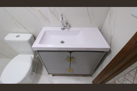 Casa para alugar com 130m², 2 quartos e 2 vagasBanheiro 