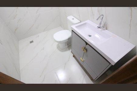 Casa para alugar com 130m², 2 quartos e 2 vagasBanheiro 