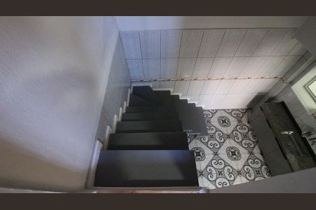 Casa para alugar com 130m², 2 quartos e 2 vagasEscada