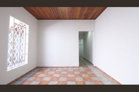 Casa para alugar com 130m², 2 quartos e 2 vagasSala