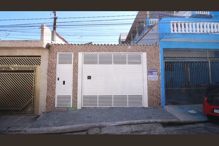 Casa para alugar com 130m², 2 quartos e 2 vagasFachada