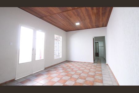 Sala de casa para alugar com 2 quartos, 130m² em Jardim Ana Rosa, São Paulo
