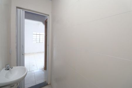 Casa para alugar com 60m², 2 quartos e 1 vaga Casa para alugar com 60m², 2 quartos e 1 vagaBanheiro