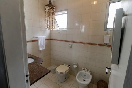 Casa à venda com 380m², 4 quartos e 3 vagasBanheiro da Suíte 3