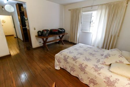 Casa à venda com 380m², 4 quartos e 3 vagasSuíte 2