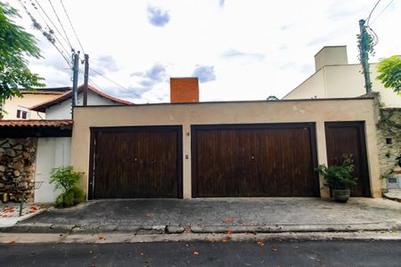 Casa à venda com 380m², 4 quartos e 3 vagasFachada