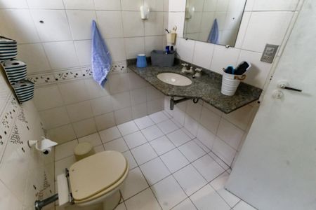 Casa à venda com 380m², 4 quartos e 3 vagasBanheiro da Suíte 1