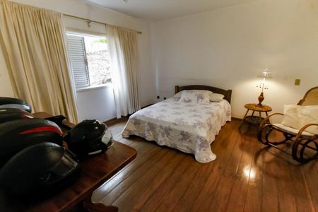 Casa à venda com 380m², 4 quartos e 3 vagasSuíte 2
