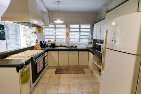 Casa à venda com 380m², 4 quartos e 3 vagasCozinha - Armários