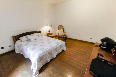 Casa à venda com 380m², 4 quartos e 3 vagasSuíte 2