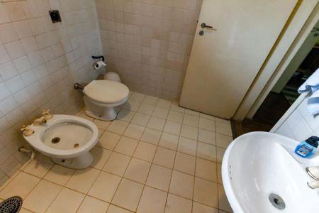 Casa à venda com 380m², 4 quartos e 3 vagasBanheiro da Suíte 4