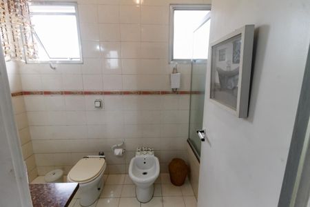 Casa à venda com 380m², 4 quartos e 3 vagasBanheiro da Suíte 3