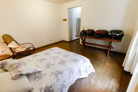 Casa à venda com 380m², 4 quartos e 3 vagasSuíte 2
