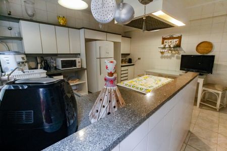 Casa à venda com 380m², 4 quartos e 3 vagasCozinha - Armários