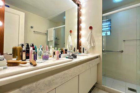 Apartamento para alugar com 203m², 3 quartos e 2 vagas