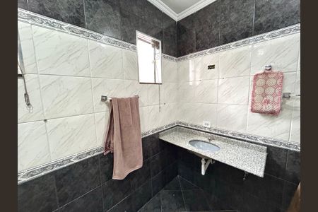 Casa à venda com 298m², 4 quartos e 2 vagasBanheiro 2