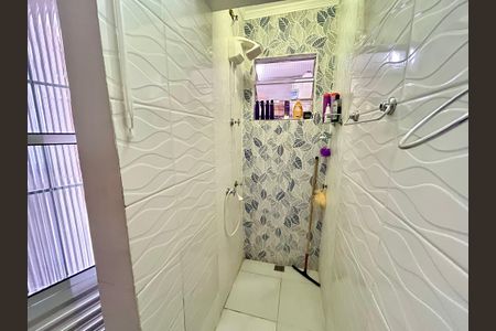 Casa à venda com 298m², 4 quartos e 2 vagasBanheiro 1