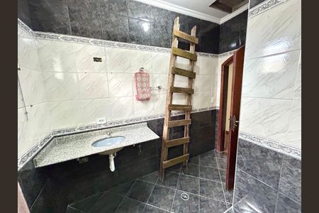 Casa à venda com 298m², 4 quartos e 2 vagasBanheiro 2