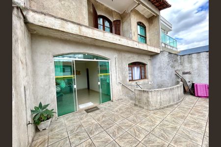 Casa à venda com 298m², 4 quartos e 2 vagasQuintal