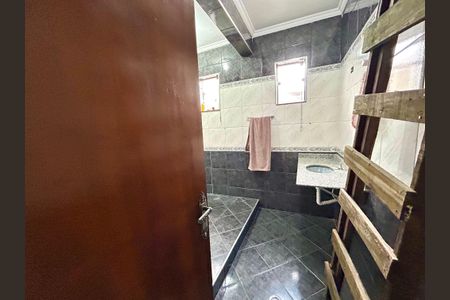 Casa à venda com 298m², 4 quartos e 2 vagasBanheiro 2