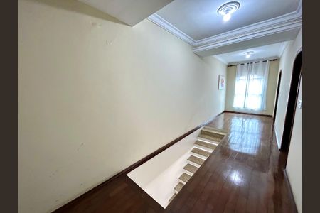 Casa à venda com 298m², 4 quartos e 2 vagasCorredor
