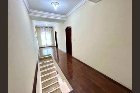 Casa à venda com 298m², 4 quartos e 2 vagasCorredor