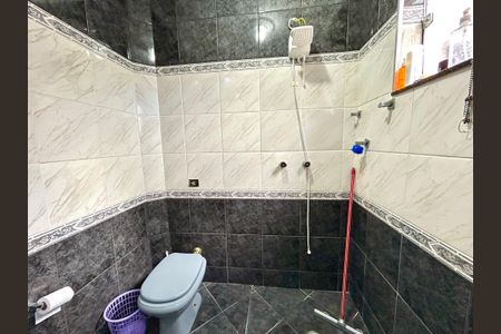 Casa à venda com 298m², 4 quartos e 2 vagasBanheiro 2