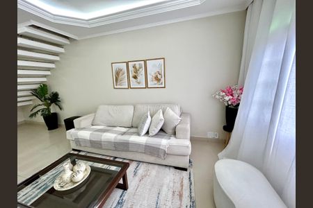 Casa à venda com 298m², 4 quartos e 2 vagasSala