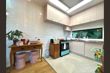 Casa para alugar com 100m², 3 quartos e 2 vagasCozinha 