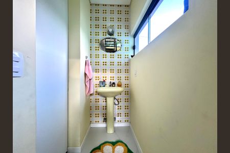 Casa para alugar com 100m², 3 quartos e 2 vagasBanheiro Social