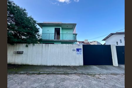 Casa para alugar com 100m², 3 quartos e 2 vagasFachada
