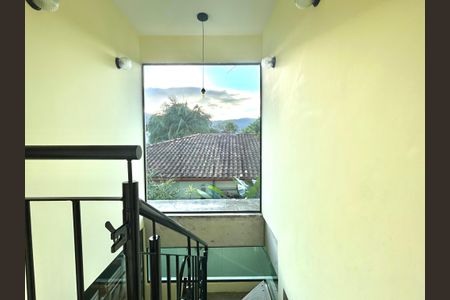 Casa para alugar com 100m², 3 quartos e 2 vagasEscada