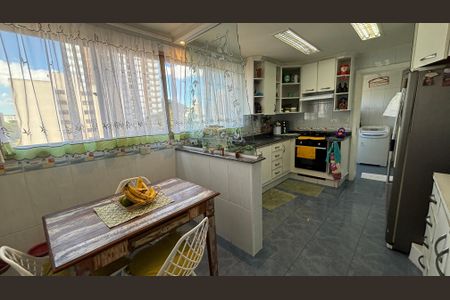 Apartamento à venda com 155m², 3 quartos e 3 vagasCozinha